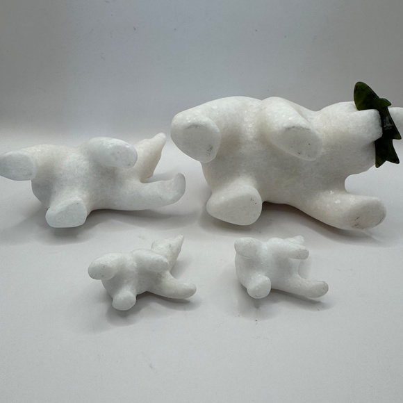 Polar Bear Family White Marble Carved Polar Bears with Jade Fish. Set of 4 EUC - Picture 7 of 11